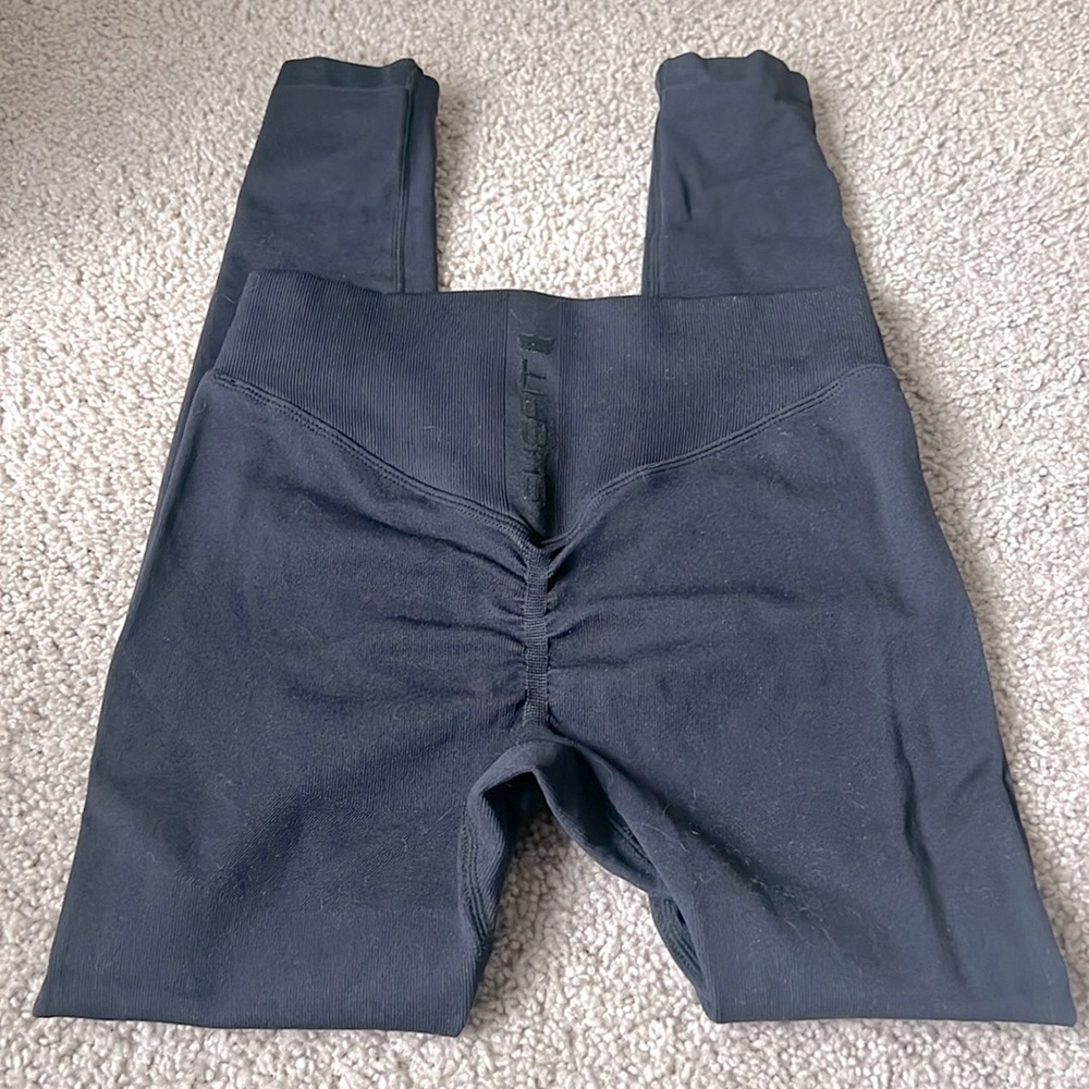 She fit scrunch bottom leggings